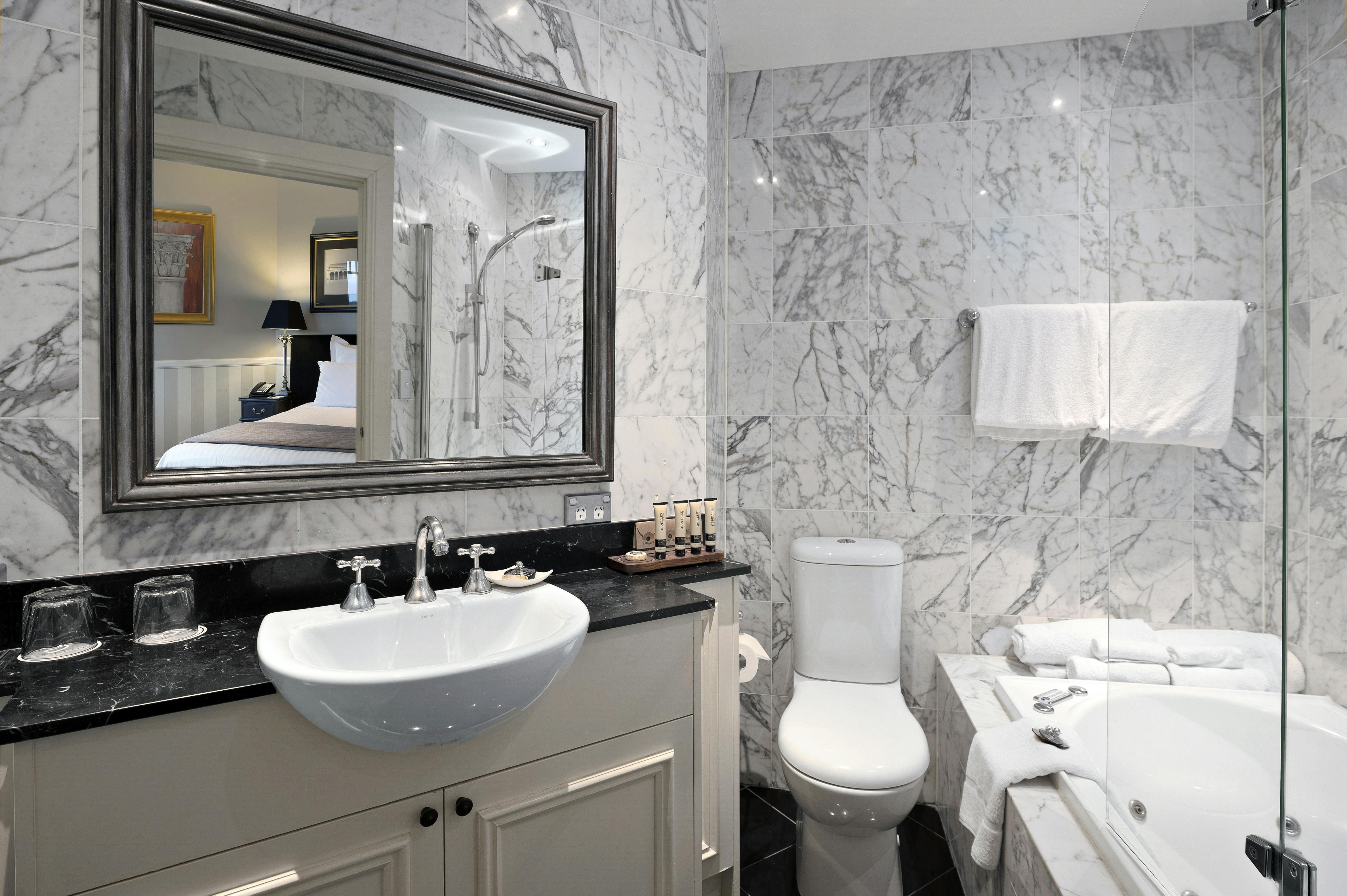 Cliff View Room Bathroom 607